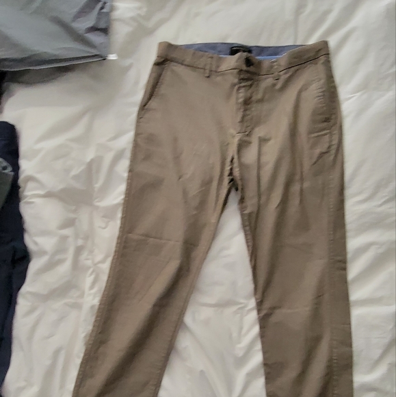Banana Republic Men's Chino Pants - Picture 8 of 9